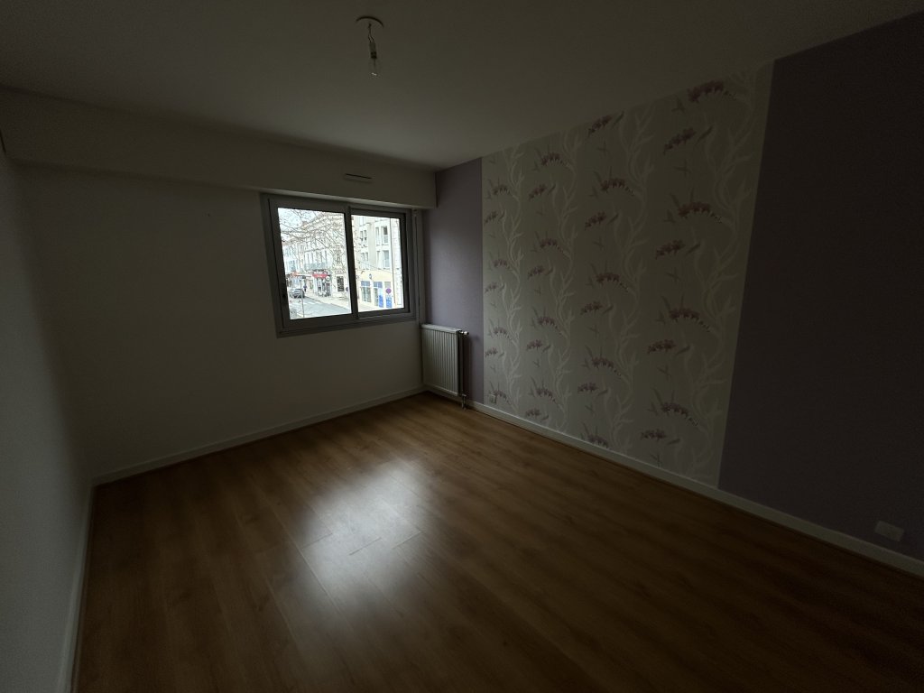 APPARTEMENT T3 A LOUER - FEURS - 95.35 m2 - 795 &euro; charges comprises par mois