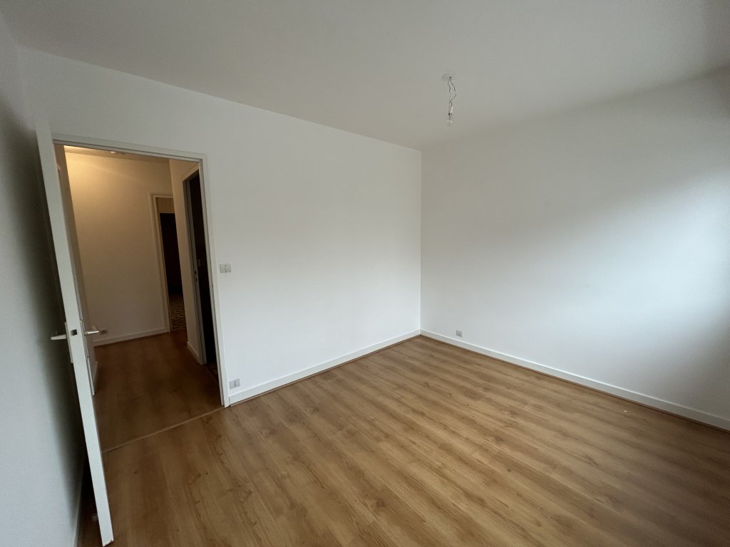 APPARTEMENT T3 A LOUER - FEURS - 95.35 m2 - 795 &euro; charges comprises par mois
