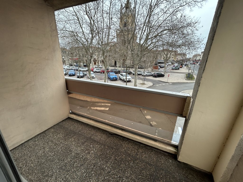 APPARTEMENT T3 A LOUER - FEURS - 95.35 m2 - 795 &euro; charges comprises par mois