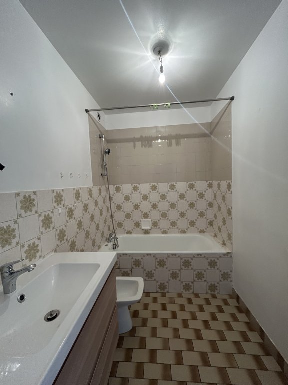 APPARTEMENT T3 A LOUER - FEURS - 95.35 m2 - 795 &euro; charges comprises par mois