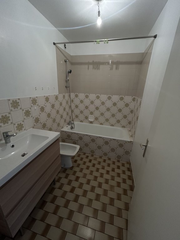 APPARTEMENT T3 A LOUER - FEURS - 95.35 m2 - 795 &euro; charges comprises par mois
