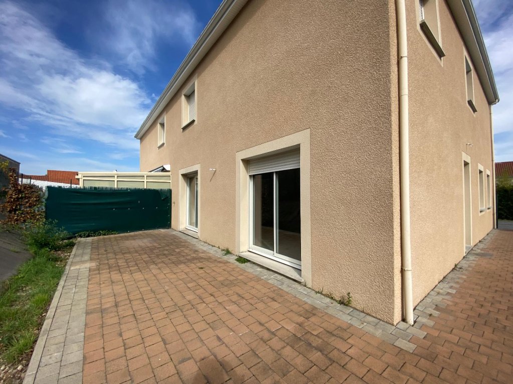 APPARTEMENT T3 A LOUER - MOINGT - 74.97 m2 - 800 &euro; charges comprises par mois