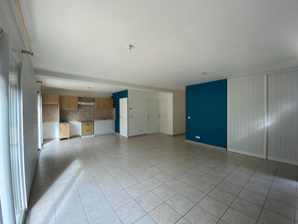 APPARTEMENT T3 A LOUER - MOINGT - 74.97 m2 - 800 &euro; charges comprises par mois