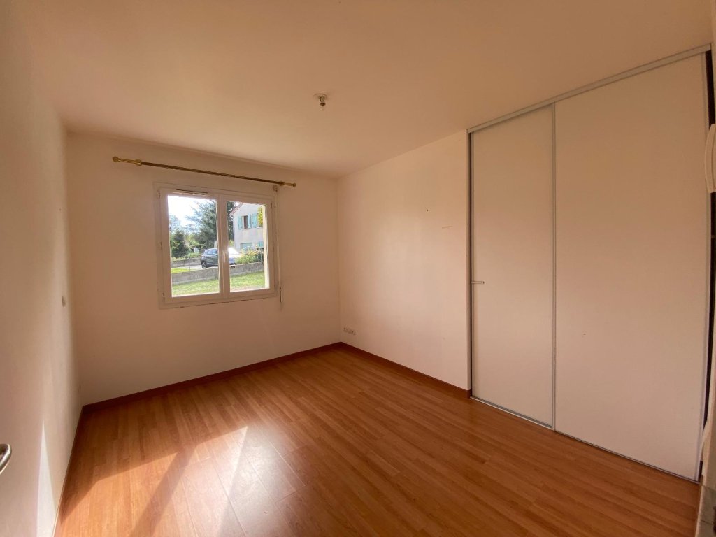 APPARTEMENT T3 A LOUER - MOINGT - 74.97 m2 - 800 &euro; charges comprises par mois