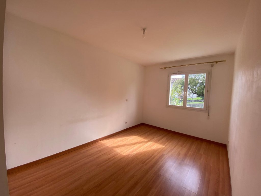APPARTEMENT T3 A LOUER - MOINGT - 74.97 m2 - 800 &euro; charges comprises par mois