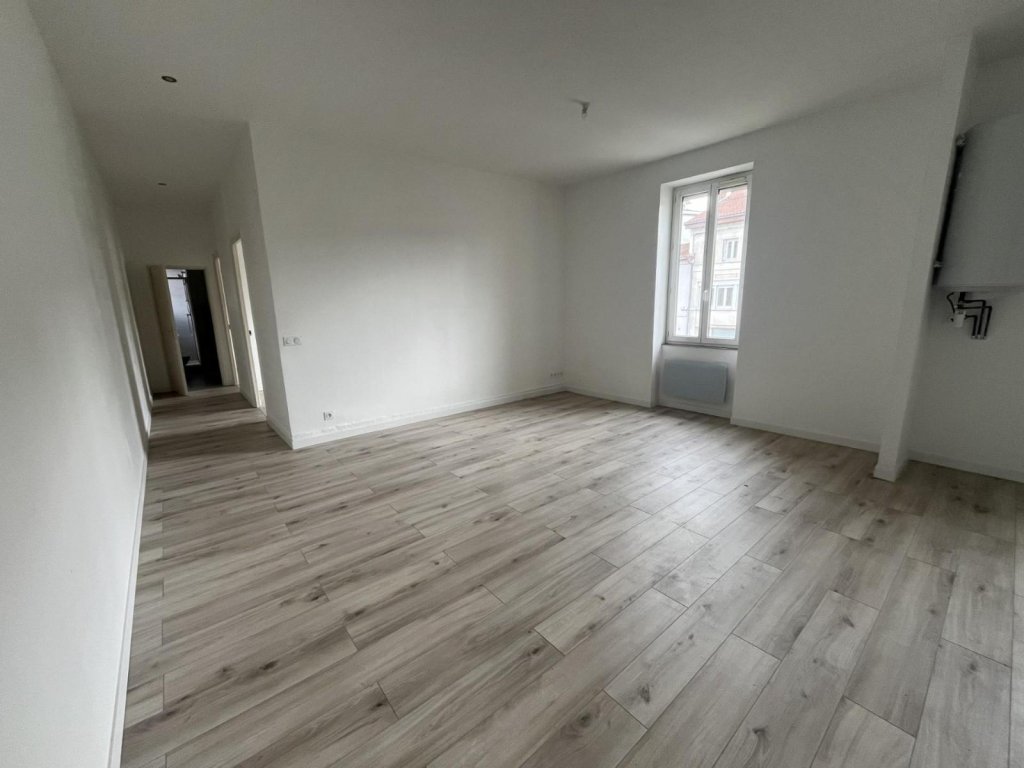 APPARTEMENT T3 A LOUER - MONTBRISON - 70.7 m2 - 625 &euro; charges comprises par mois