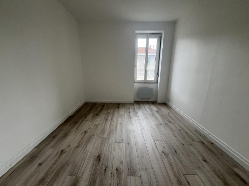 APPARTEMENT T3 A LOUER - MONTBRISON - 70.7 m2 - 625 &euro; charges comprises par mois