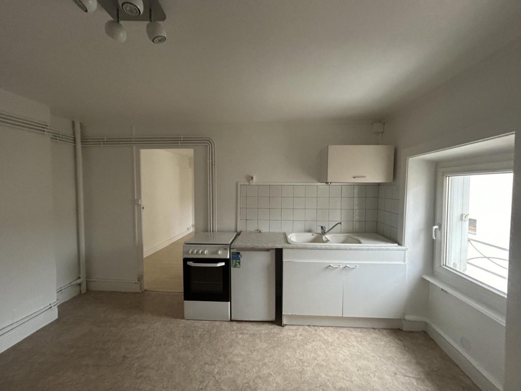 APPARTEMENT T3 A LOUER - MONTBRISON - 67.98 m2 - 450 &euro; charges comprises par mois