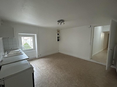 APPARTEMENT T3 A LOUER - MONTBRISON - 67.98 m2 - 450 € charges comprises par mois