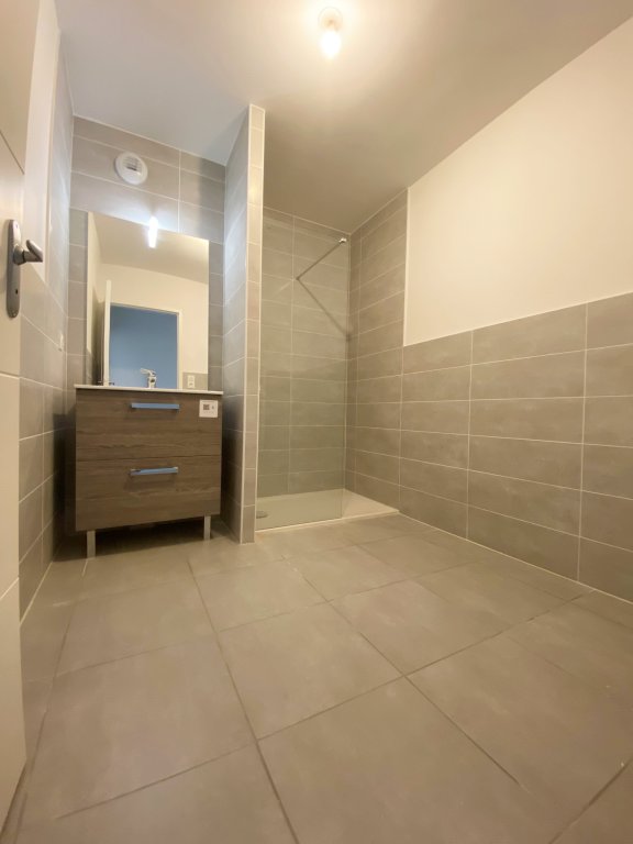 APPARTEMENT T3 A LOUER - MONTBRISON - 76.9 m2 - 800 &euro; charges comprises par mois