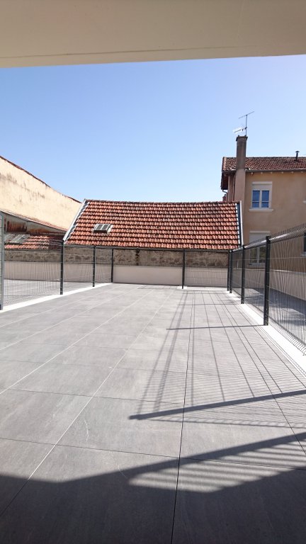 APPARTEMENT T3 A LOUER - MONTBRISON - 76.9 m2 - 826 &euro; charges comprises par mois
