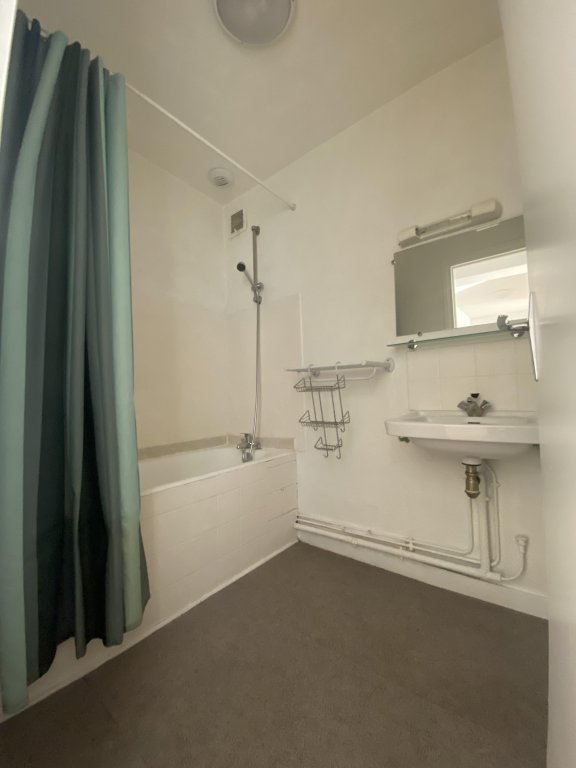 APPARTEMENT T3 A LOUER - MONTBRISON - 59.68 m2 - 550 &euro; charges comprises par mois