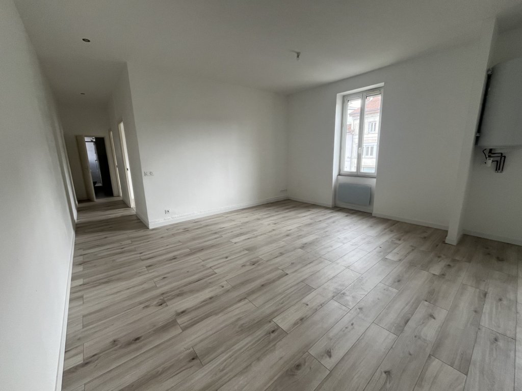 APPARTEMENT T3 A LOUER - MONTBRISON - 70.7 m2 - 625 &euro; charges comprises par mois