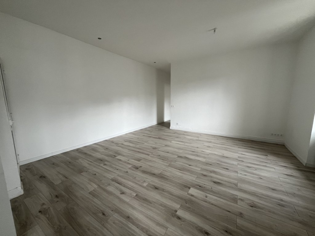 APPARTEMENT T3 A LOUER - MONTBRISON - 70.7 m2 - 625 &euro; charges comprises par mois
