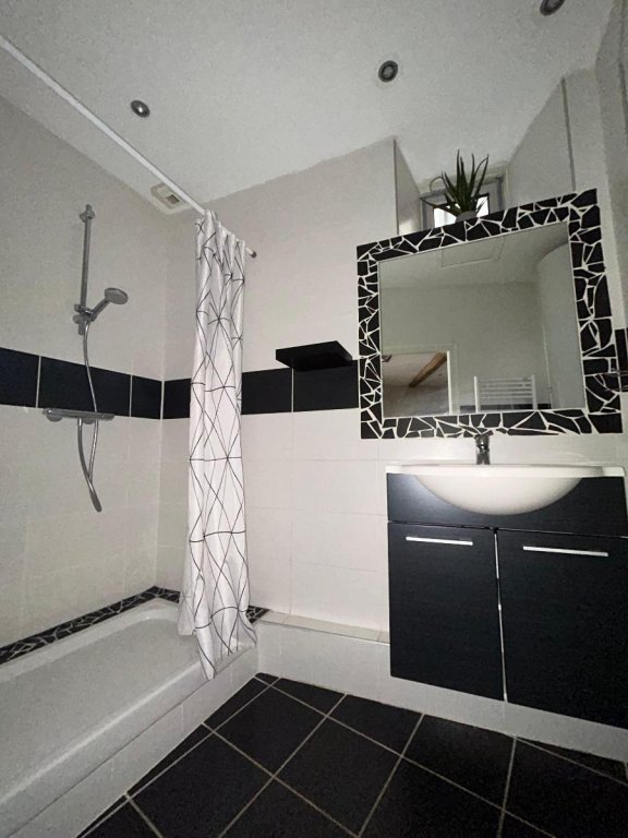APPARTEMENT T3 A LOUER - MONTBRISON - 77.4 m2 - 620 &euro; charges comprises par mois