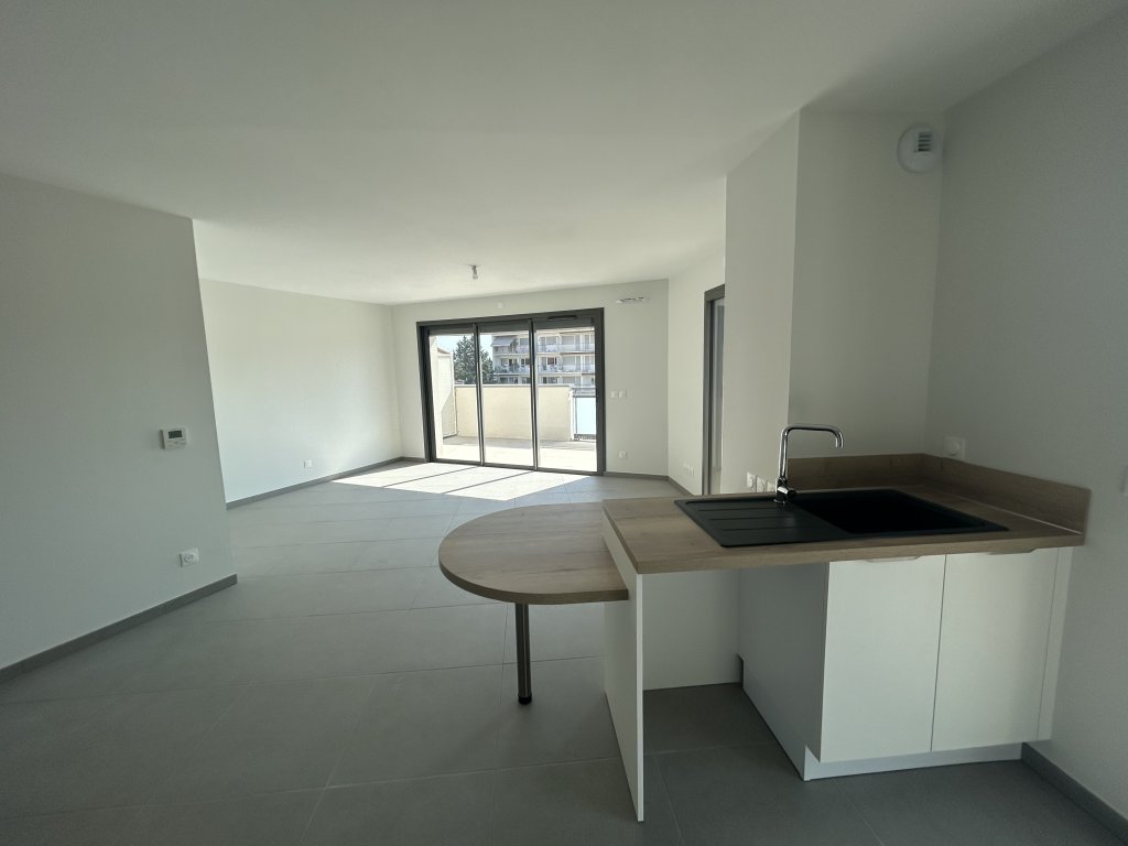 APPARTEMENT T3 A LOUER - MONTBRISON - 76.55 m2 - 940 &euro; charges comprises par mois