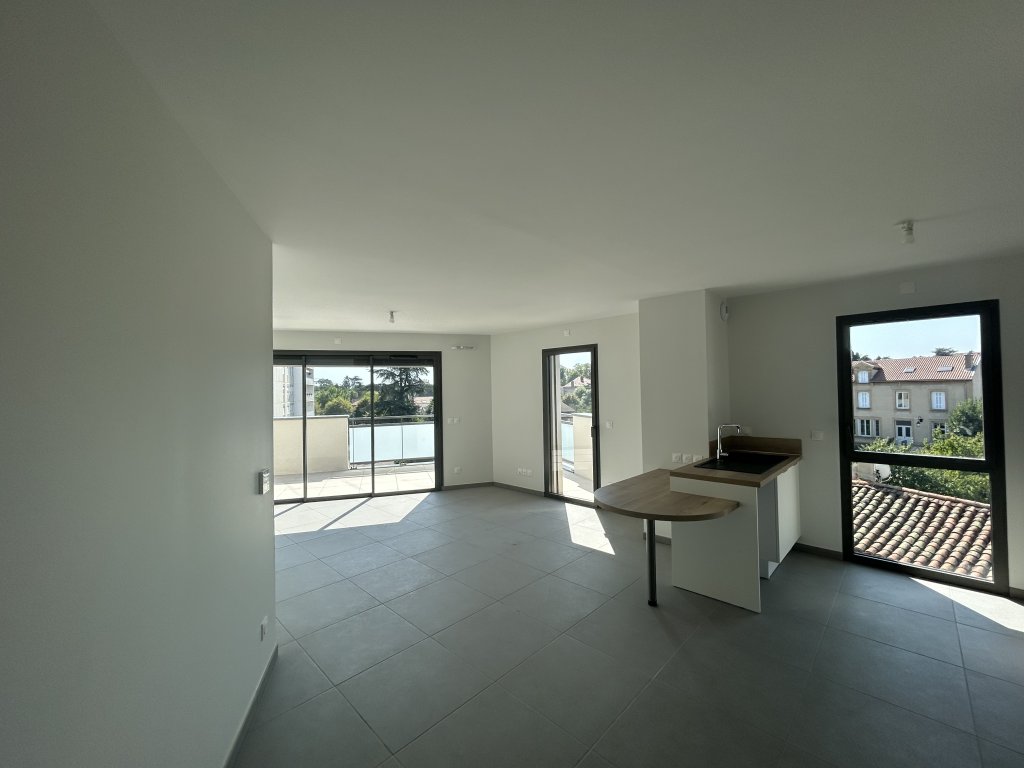 APPARTEMENT T3 A LOUER - MONTBRISON - 76.55 m2 - 940 &euro; charges comprises par mois