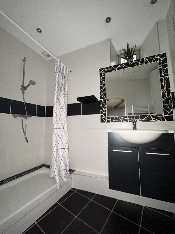 APPARTEMENT T3 A LOUER - MONTBRISON - 77.4 m2 - 620 &euro; charges comprises par mois
