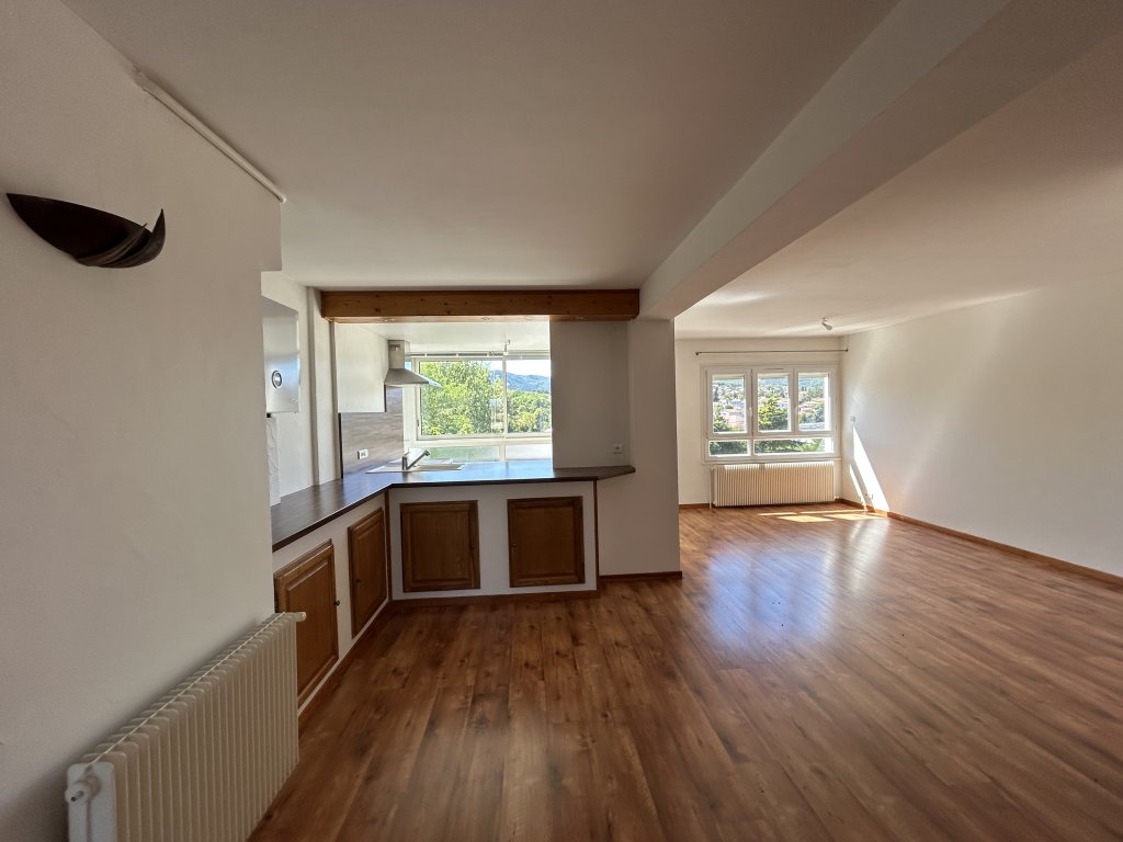APPARTEMENT T3 A LOUER - MONTBRISON - 65.43 m2 - 670 &euro; charges comprises par mois