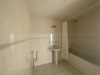 APPARTEMENT T3 A LOUER - MONTBRISON - 72.23 m2 - 610 &euro; charges comprises par mois