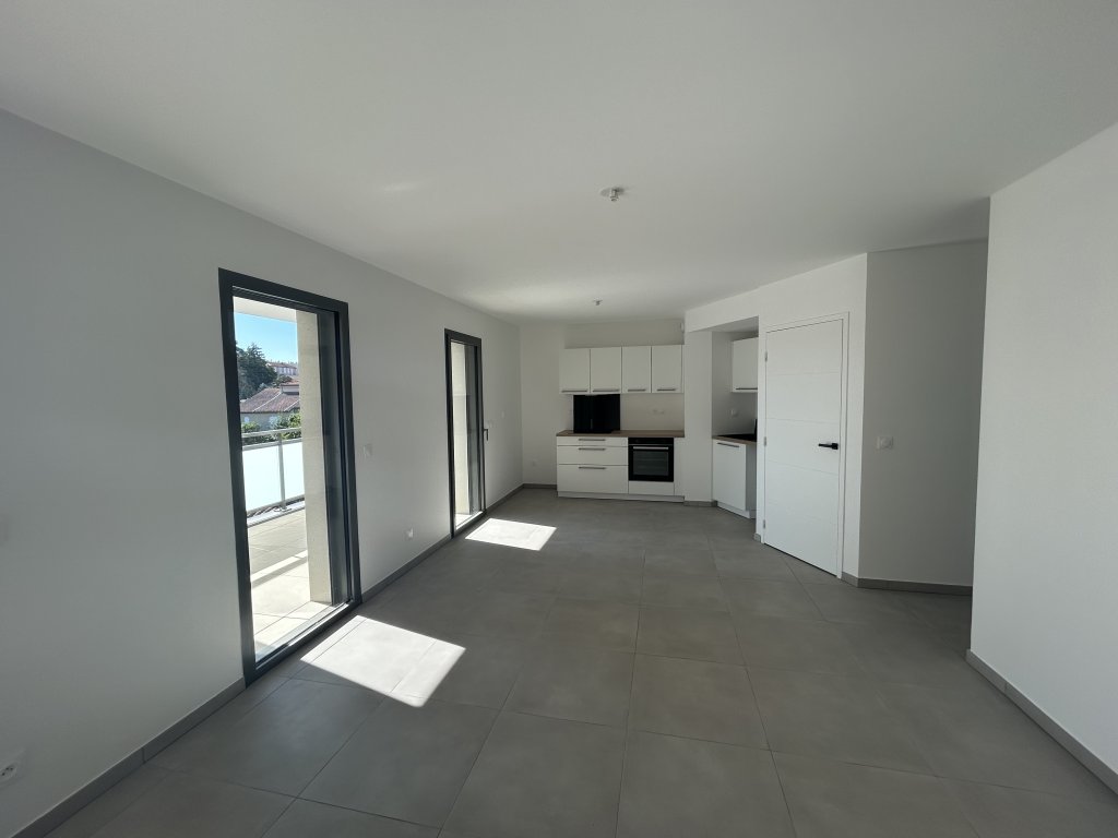 APPARTEMENT T3 A LOUER - MONTBRISON - 75.78 m2 - 910 &euro; charges comprises par mois