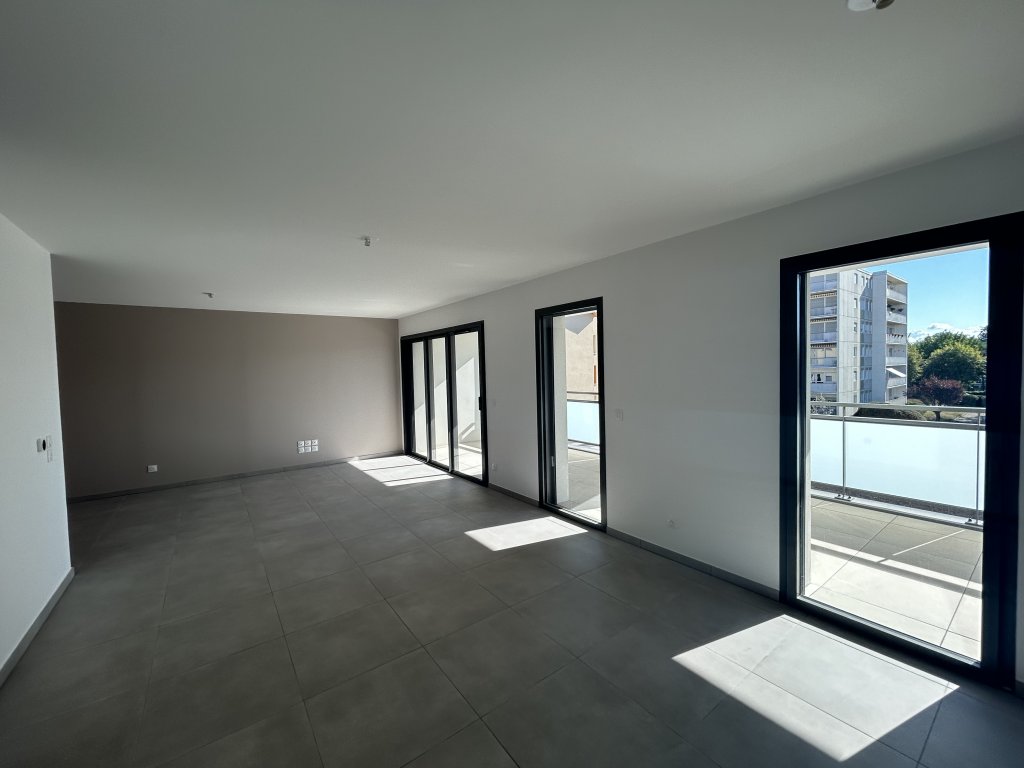 APPARTEMENT T3 A LOUER - MONTBRISON - 75.78 m2 - 910 &euro; charges comprises par mois