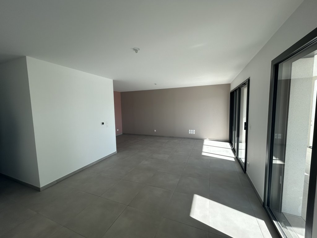 APPARTEMENT T3 A LOUER - MONTBRISON - 75.78 m2 - 910 &euro; charges comprises par mois