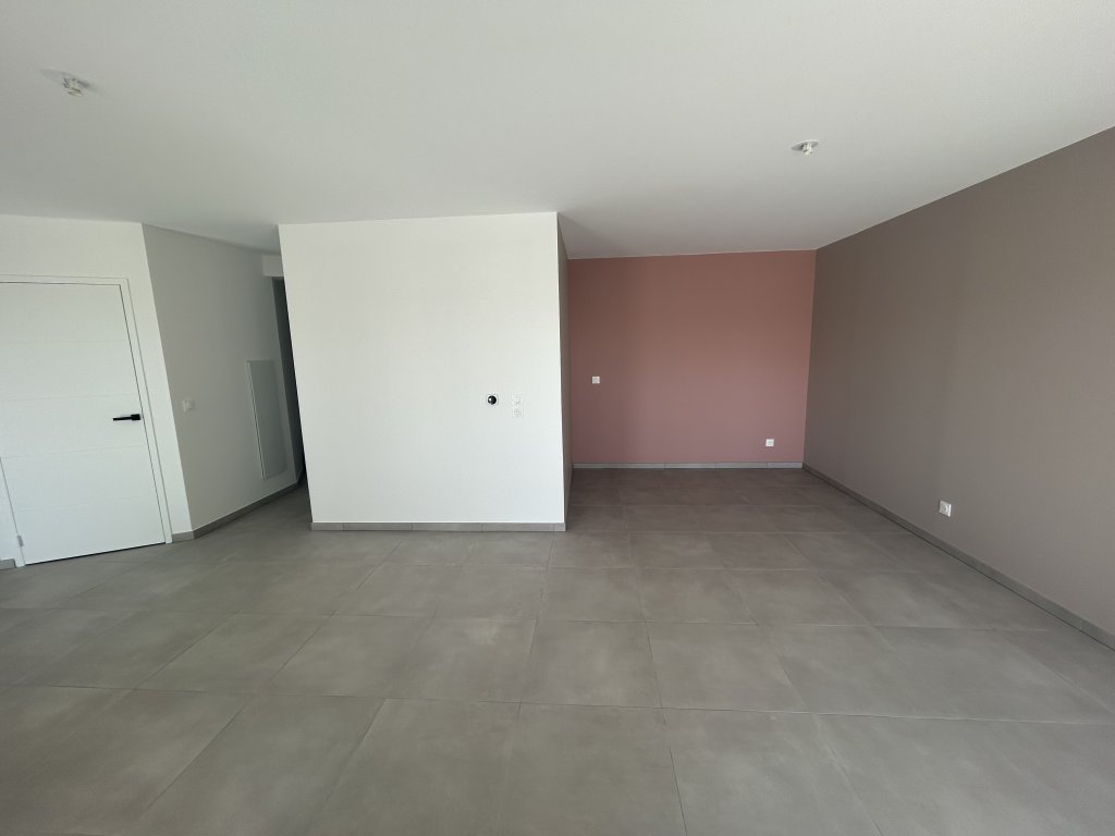 APPARTEMENT T3 A LOUER - MONTBRISON - 75.78 m2 - 910 &euro; charges comprises par mois