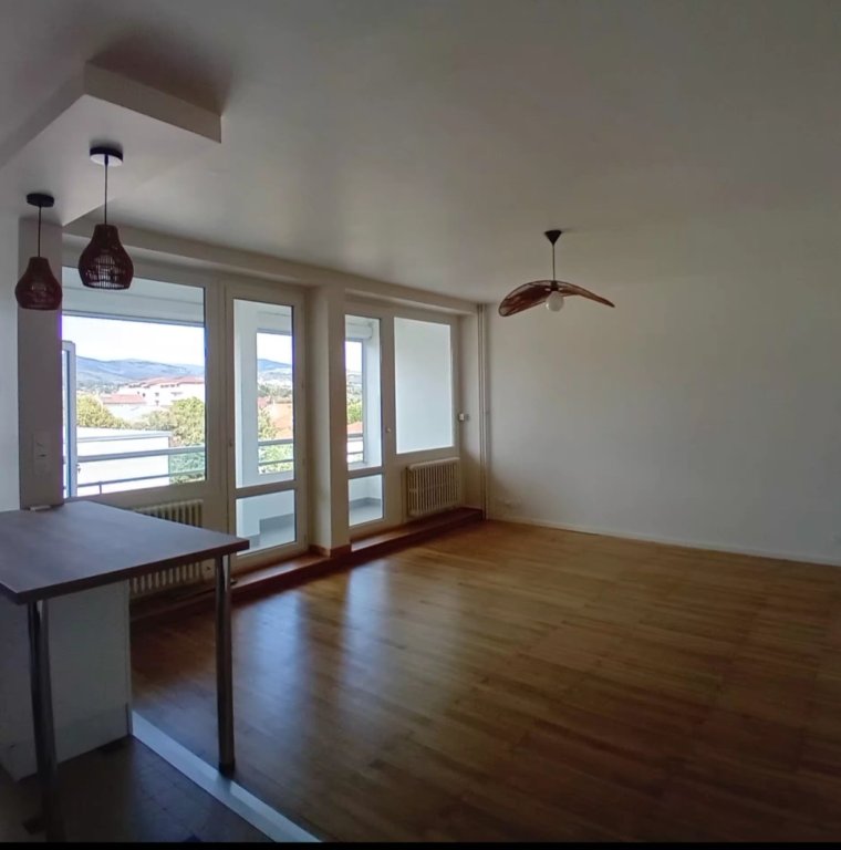 APPARTEMENT T3 A LOUER - MONTBRISON intramuros - 72.53 m2 - 821 &euro; charges comprises par mois