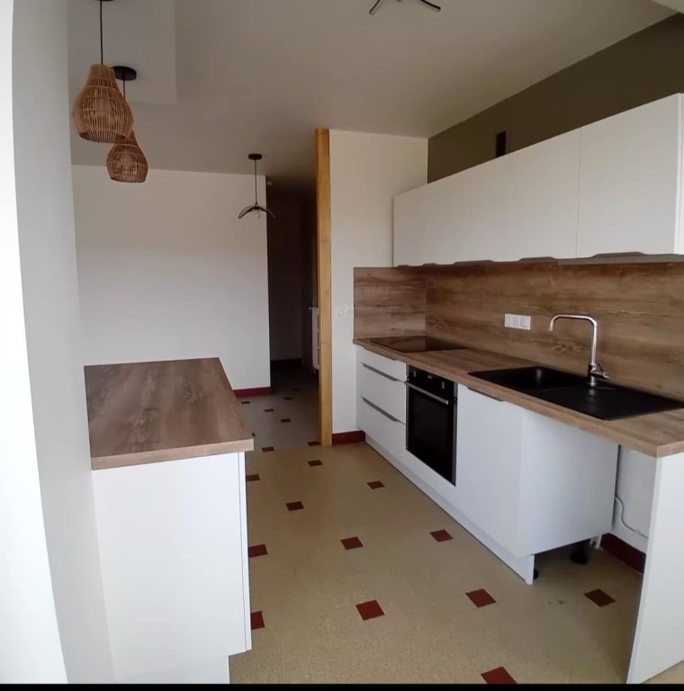 APPARTEMENT T3 A LOUER - MONTBRISON intramuros - 72.53 m2 - 821 &euro; charges comprises par mois