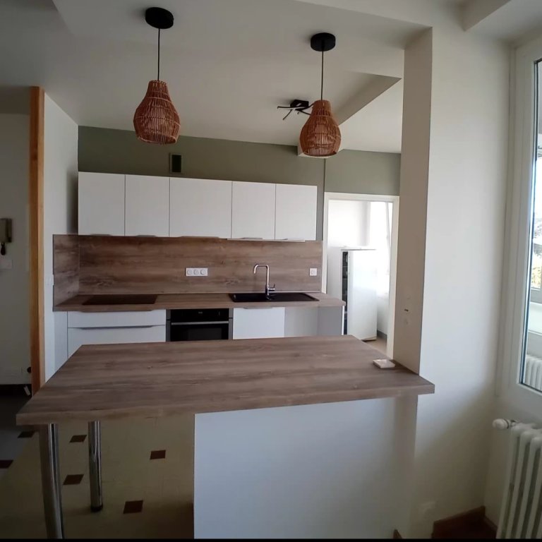 APPARTEMENT T3 A LOUER - MONTBRISON intramuros - 72.53 m2 - 821 &euro; charges comprises par mois