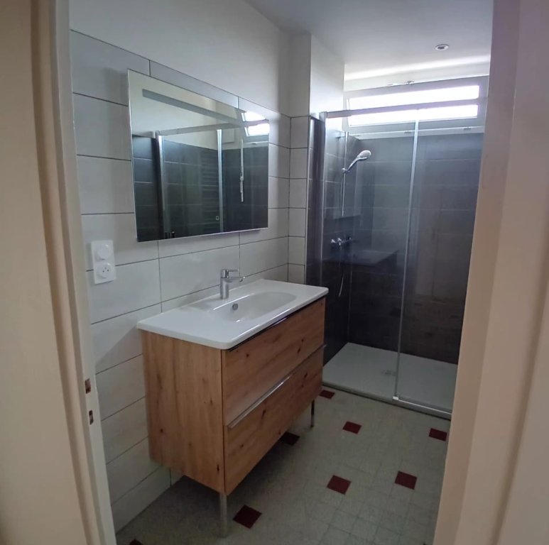 APPARTEMENT T3 A LOUER - MONTBRISON intramuros - 72.53 m2 - 821 &euro; charges comprises par mois