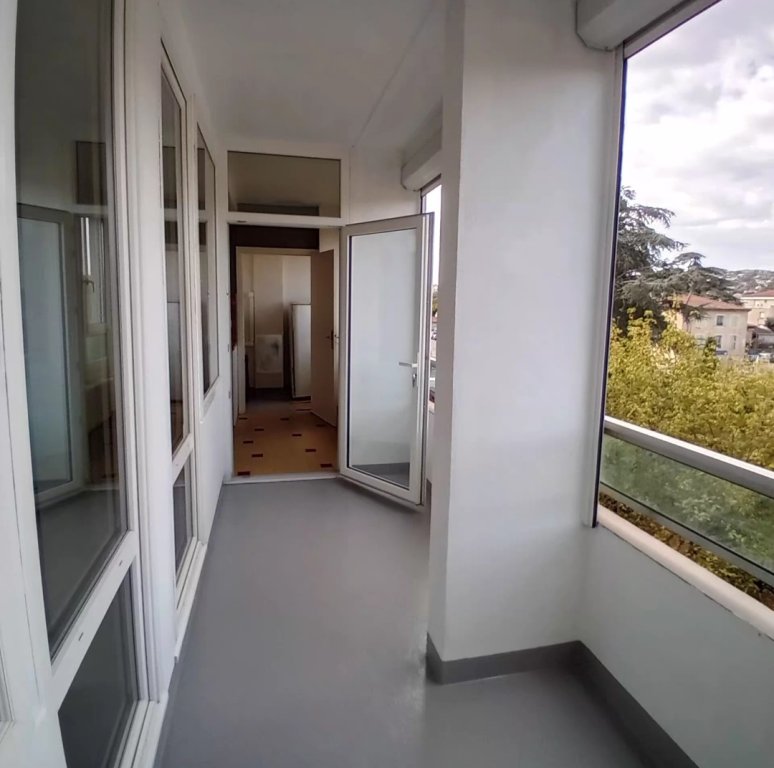 APPARTEMENT T3 A LOUER - MONTBRISON intramuros - 72.53 m2 - 821 &euro; charges comprises par mois