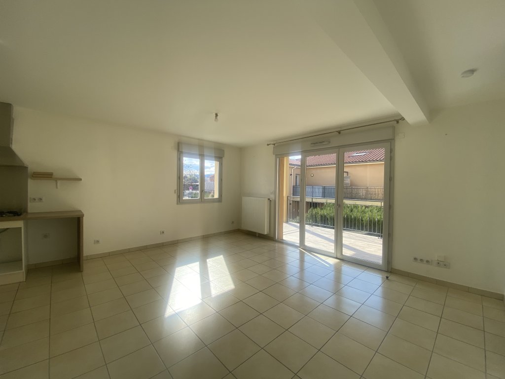 APPARTEMENT T3 A LOUER - MONTBRISON - 61.72 m2 - 748 &euro; charges comprises par mois