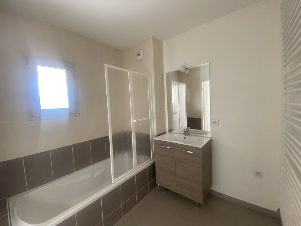 APPARTEMENT T3 A LOUER - MONTBRISON - 61.72 m2 - 748 &euro; charges comprises par mois