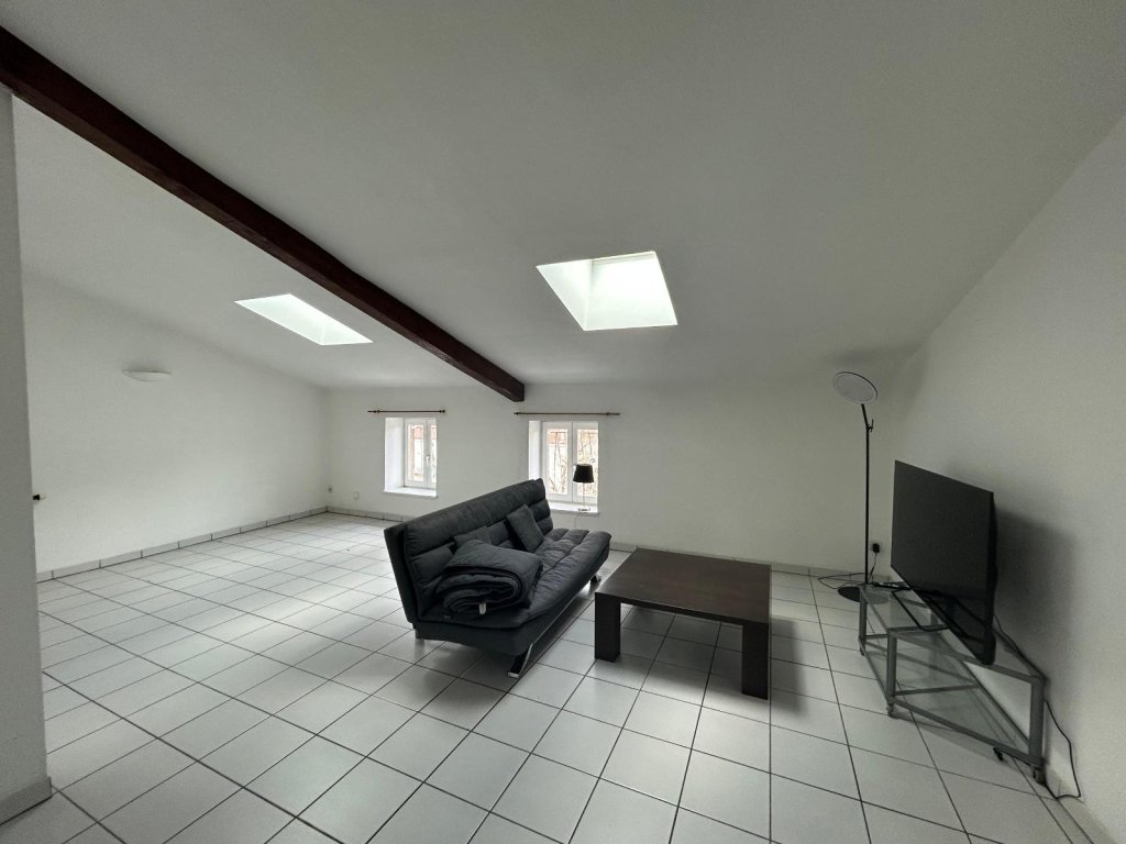 APPARTEMENT T3 A LOUER - MONTBRISON - 100.7 m2 - 650 &euro; charges comprises par mois