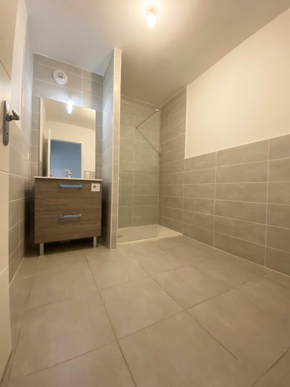 APPARTEMENT T3 A LOUER - MONTBRISON - 76.9 m2 - 856 &euro; charges comprises par mois
