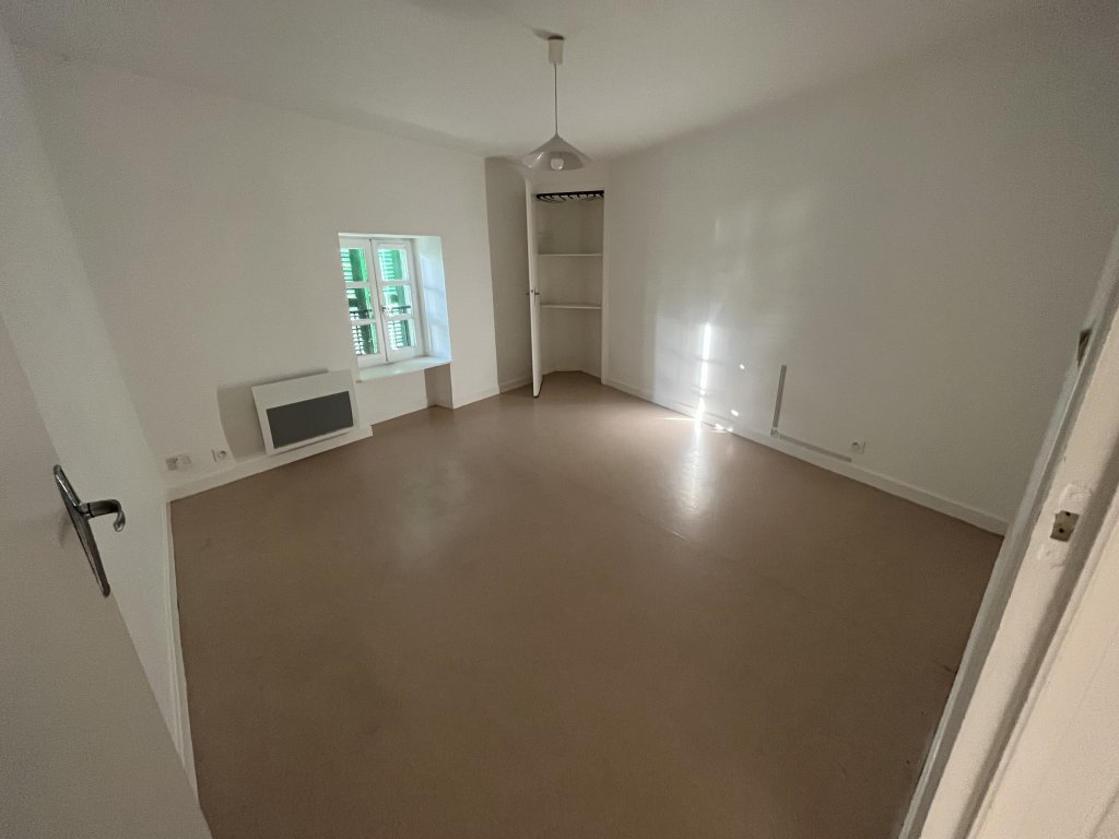 APPARTEMENT T3 A LOUER - SAVIGNEUX - 51.37 m2 - 480 &euro; charges comprises par mois