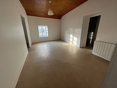 APPARTEMENT T3 A LOUER - SAVIGNEUX - 51.37 m2 - 480 € charges comprises par mois
