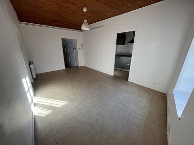 APPARTEMENT T3 A LOUER - SAVIGNEUX - 51.37 m2 - 480 € charges comprises par mois