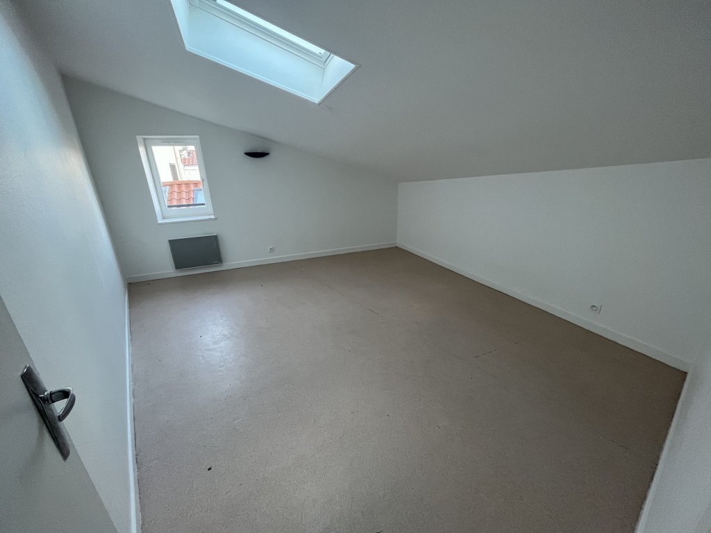 APPARTEMENT T3 A LOUER - SAVIGNEUX - 51.37 m2 - 480 &euro; charges comprises par mois