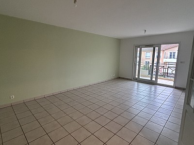 APPARTEMENT T3 A LOUER - SAVIGNEUX - 86.6 m2 - 786 &euro; charges comprises par mois