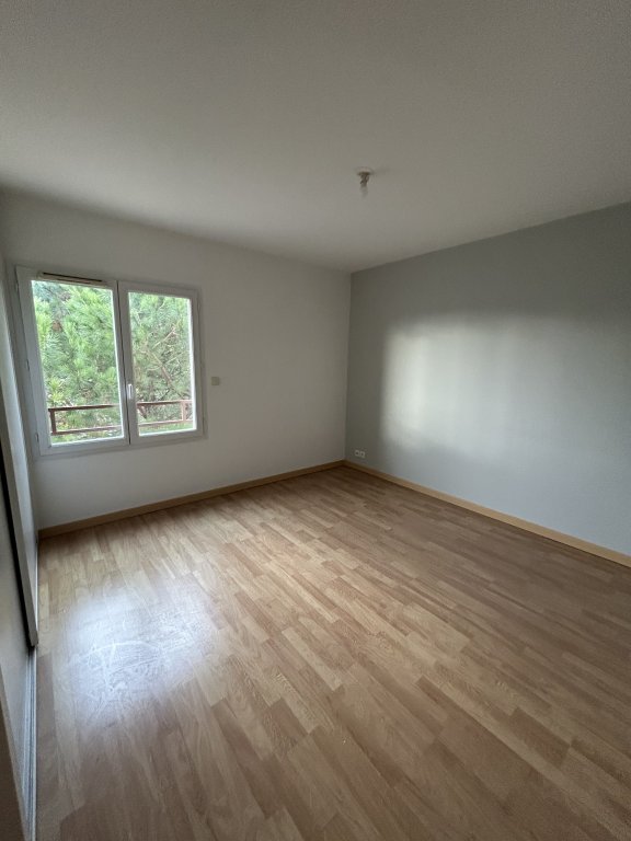 APPARTEMENT T3 A LOUER - SAVIGNEUX - 86.6 m2 - 786 &euro; charges comprises par mois