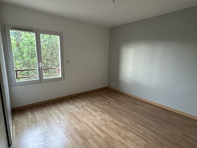APPARTEMENT T3 A LOUER - SAVIGNEUX - 86.6 m2 - 786 &euro; charges comprises par mois
