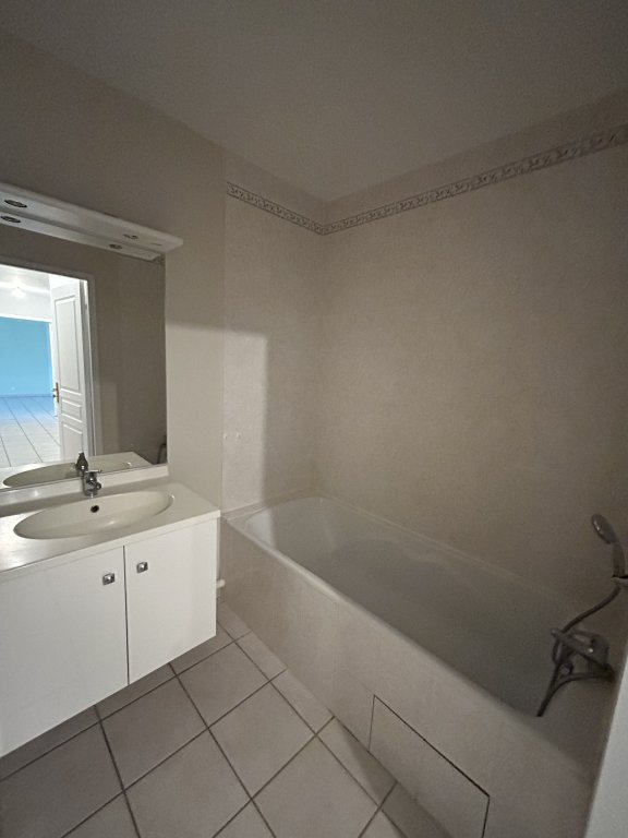 APPARTEMENT T3 A LOUER - SAVIGNEUX - 86.6 m2 - 786 &euro; charges comprises par mois