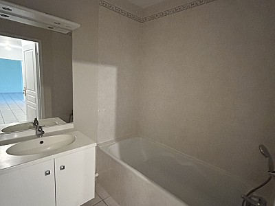 APPARTEMENT T3 A LOUER - SAVIGNEUX - 86.6 m2 - 786 &euro; charges comprises par mois