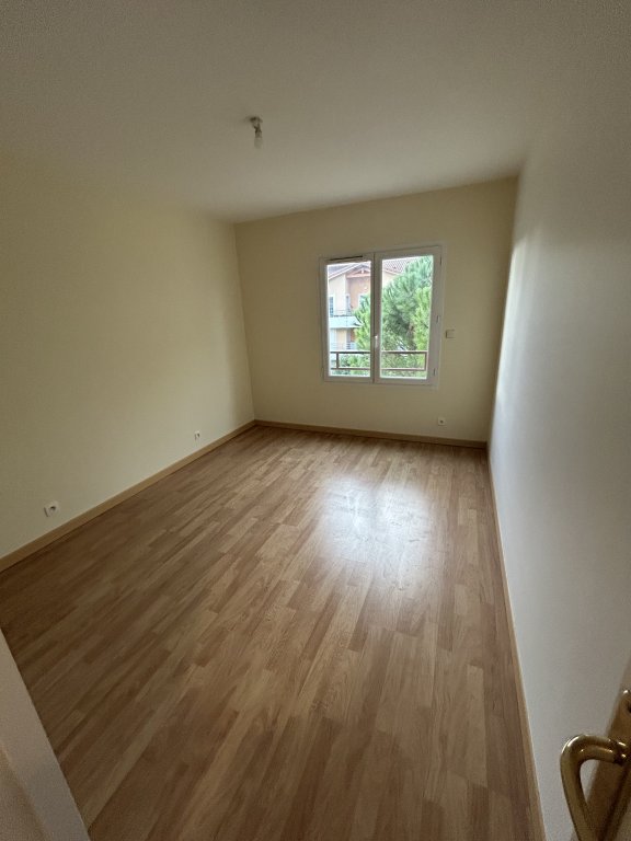 APPARTEMENT T3 A LOUER - SAVIGNEUX - 86.6 m2 - 786 &euro; charges comprises par mois