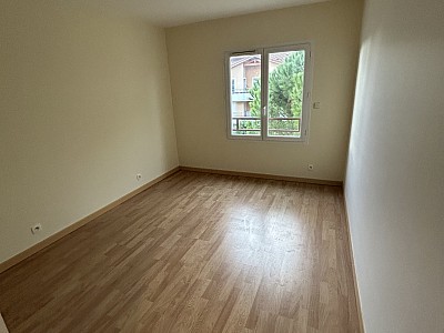 APPARTEMENT T3 A LOUER - SAVIGNEUX - 86.6 m2 - 786 &euro; charges comprises par mois