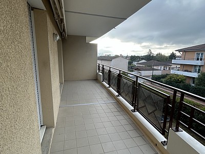 APPARTEMENT T3 A LOUER - SAVIGNEUX - 86.6 m2 - 786 &euro; charges comprises par mois