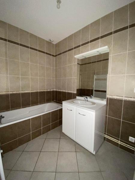 APPARTEMENT T3 A LOUER - ST ANTHEME - 59.14 m2 - 458 &euro; charges comprises par mois
